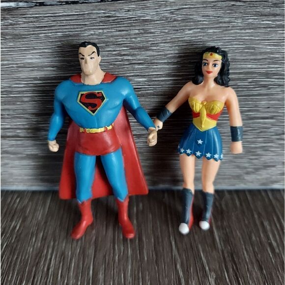 DC Comics Bendable Poseable Wonder Woman Superman Figure 3" - Picture 1 of 5
